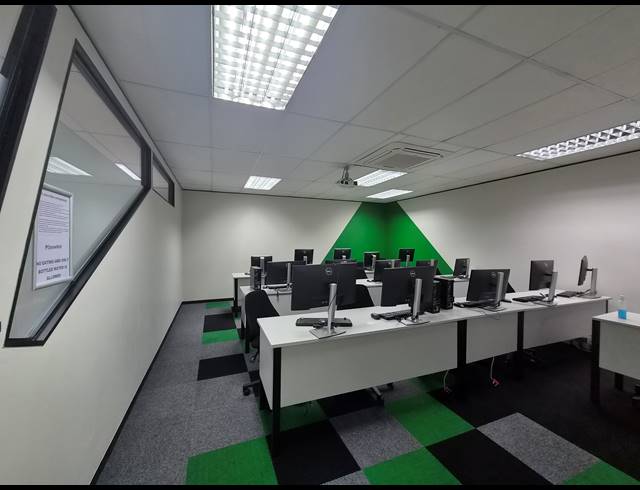 609M² OFFICE TO LET IN HALFWAY GARDENS